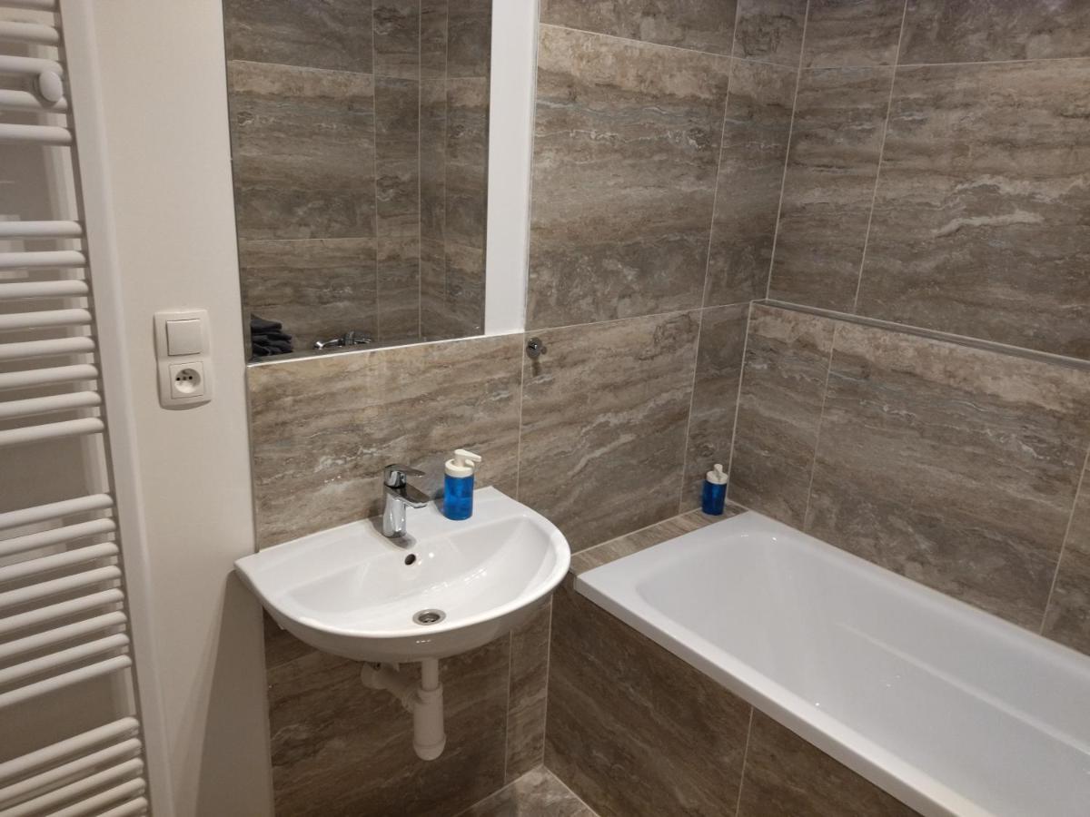 Brand New One Bedroom Apartment #54 In Brand New Building With Free Parking Praha Bagian luar foto
