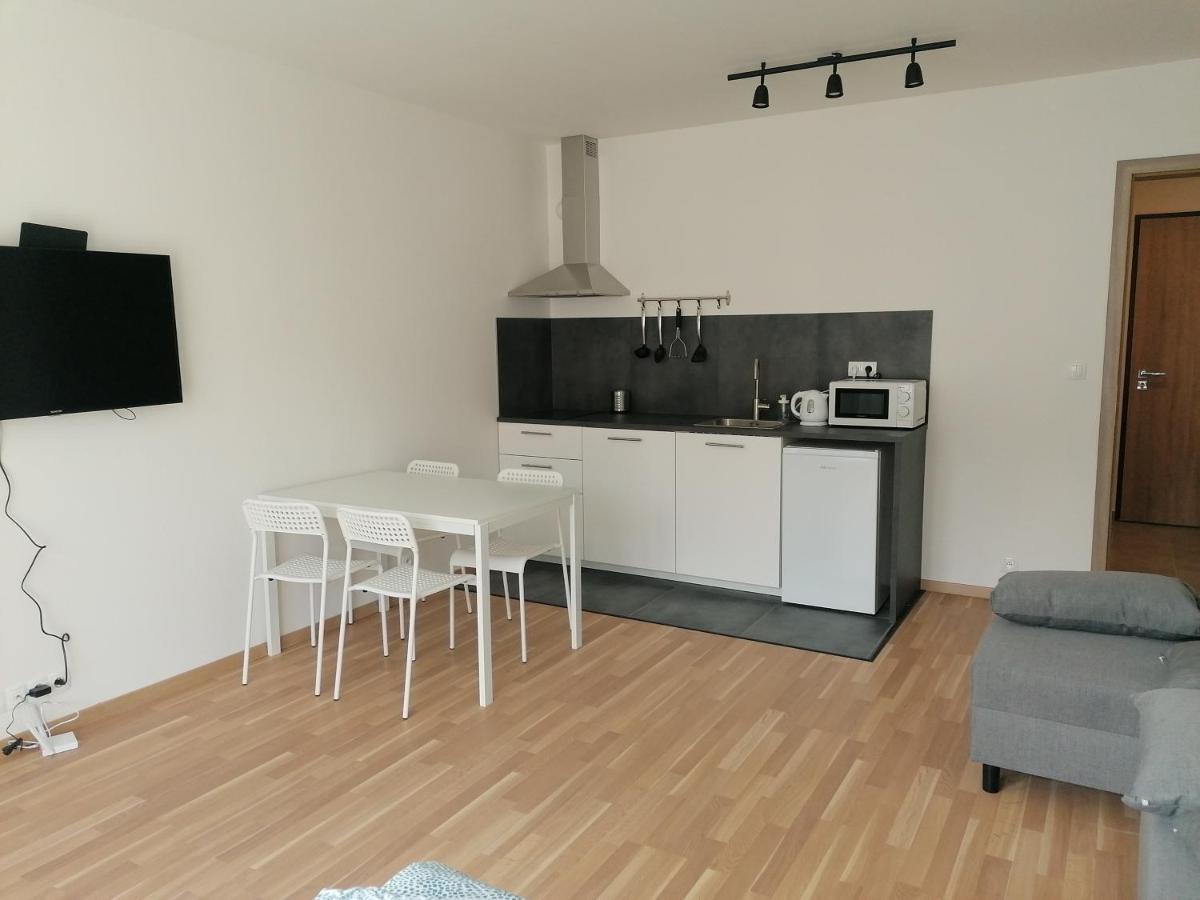 Brand New One Bedroom Apartment #54 In Brand New Building With Free Parking Praha Bagian luar foto